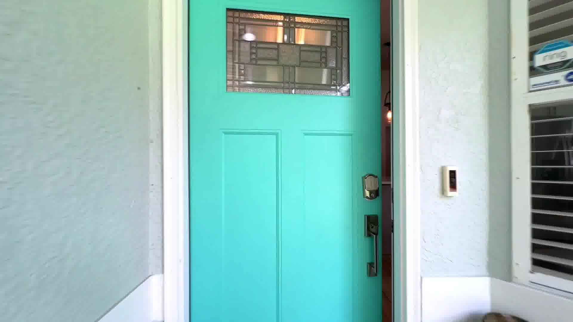 Airbnb advertising creative